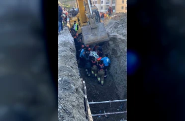 Hatay’da göçük altında kalan işçi kurtarıldı 