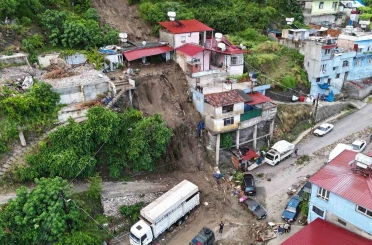 Hatay’da müstakil evin çöktüğü alan böyle görüntülendi 