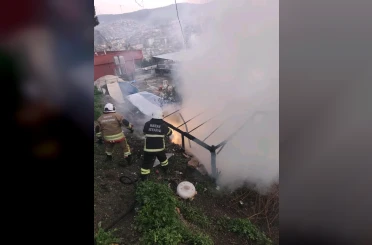 Hatay’da odunluk yangını evlere sıçramadan söndürüldü 