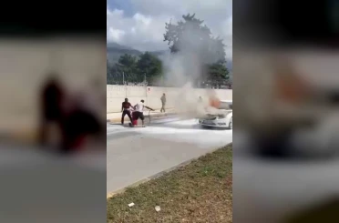 Hatay’da seyir halindeki araç alev aldı 