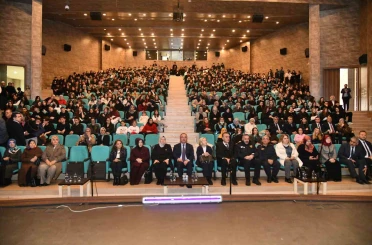 Hayata köprü sanat projesi kapsamında "Altın Çağ" tiyatro gösterisi sahnelendi 