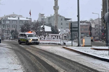 Hayrabolu’da kar yağışı etkisini artırdı: Taşımalı eğitime 1 gün ara verildi 