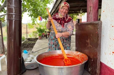 Hayrabolu’da kışa hazırlık başladı: Kazanlar salça için kaynıyor 