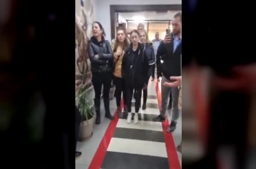 Hayvan barınağındaki şok görüntüler sonrası hayvanseverler belediyeyi bastı 