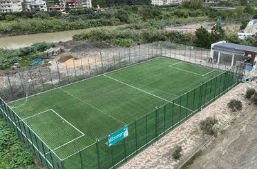 HBB, Tekebaşı’nda yağışlar nedeniyle zarar gören halı sahayı yenilendi
