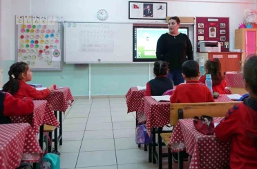Her ikisi de sözleşmeli öğretmen olan eşlerin aile birliğine bağlı iller arası yer değiştirme duyurusu yayımlandı 