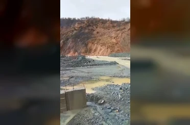 Heyelan nedeniyle açılan alternatif yol sular altında kaldı 