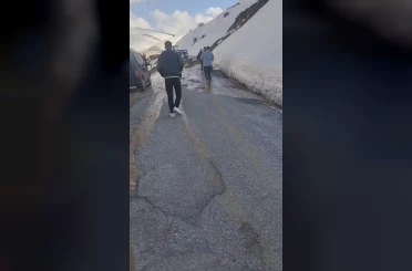 Heyelan nedeniyle kapanan Hasköy-Mutki yolu açıldı 