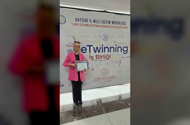 Hilal öğretmen geliştirdiği eTwinning projeleri ile öğrencilerin yüzünü güldürdü 