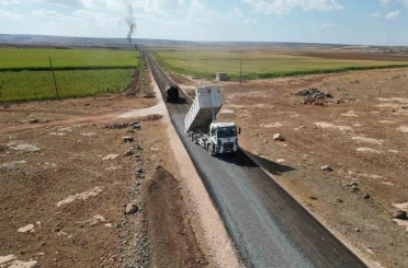 Hilvan’da 5 kilometrelik yolun sathi asfalt çalışmalarını tamamladı 
