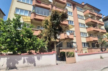 Hırsızların hedefi bu kez apartmanın çatı kapısı oldu 