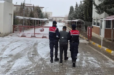 Hırsızlık suçundan 15 yıl cezayla aranan şahıs yakalandı 