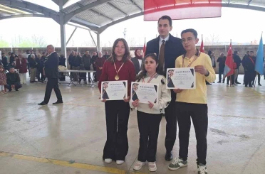 Hisarcık’ta başarılı öğrenciler ödüllendirildi 