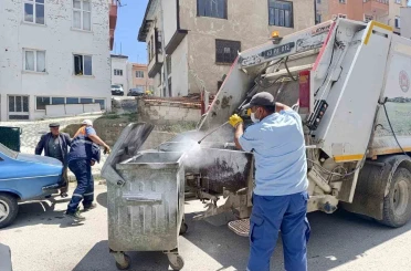 Hisarcık’ta çöp konteynerlerinde temizlik ve dezenfeksiyon çalışması 