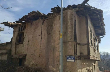 Hisarcık’ta kültür varlığı statüsündeki binalar risk oluşturuyor 