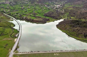 Hizan’daki baraj gölünün eşsiz manzarası havadan görüntülendi 