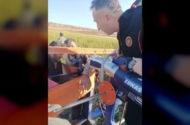Hortum sarma makinesine kolu sıkışan işçi kurtarıldı 