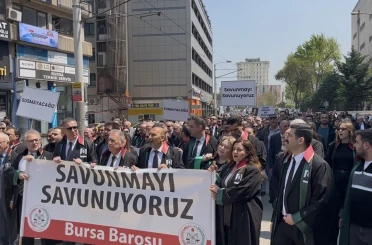 Hukuk camiası Bursa’da genç avukat için adalet yürüyüşü düzenlendi 