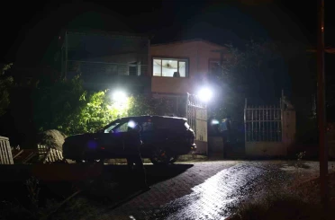 Husumetlilerinin olduğu eve kurşun yağdırdılar: 4 yaralı 