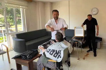 Huzurevi sakinlerinin hayır duasını aldılar
