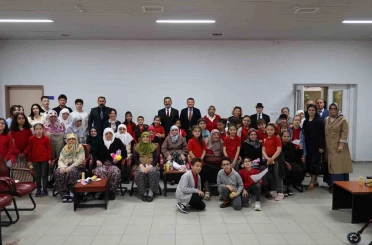 Huzurevinde anneler gününe özel anlamlı buluşma 