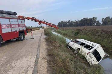 İşçileri taşıyan servisin kanala düşmesi sonucu 18 yaralı