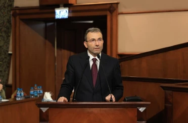 İBB’de mikrofon gerginliği: Başkan Cin İmamoğlu’nu eleştirince İBB Başkan Vekili Aslan mikrofonu kapattırdı 