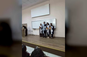 Iğdır Üniversitesi, Türk Dili ve Edebiyatı bölümü mezunlarını plaket ve belgelerle uğurladı 