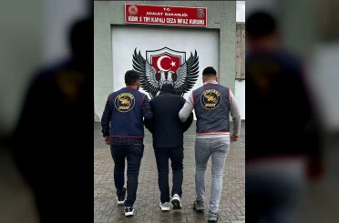 Iğdır’da 15 yıl hapis cezası bulunan kaçakçılık zanlısı yakalandı 