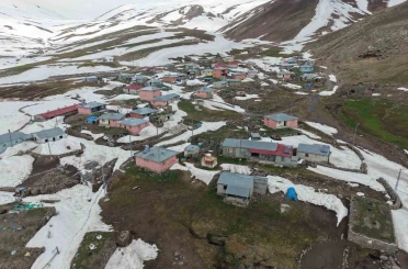 Iğdır’da kar altındaki evler havadan görüntülendi 