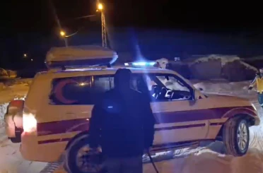 Iğdır’da karla kapanan köyde yaralanan vatandaşa ekipler ulaştı 