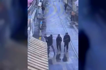 Iğdır’da kız çocuğunun bıçaklı saldırıya uğradığı anlar kamerada 