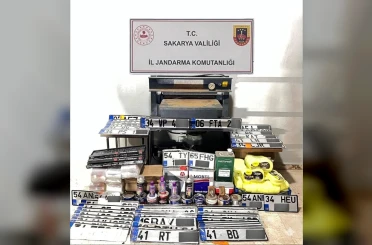 İkametlerini sahte plaka atölyesine çeviren 3 şahıs gözaltına alındı 