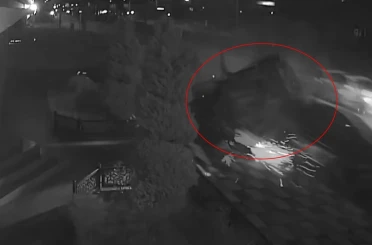 İki aracın yarış iddiası feci kazayla son buldu: 1 kişi yaralandı, 3 araç hasar gördü 
