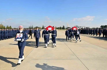 İki hava şehidi uçakla Eskişehir’e getirildi 