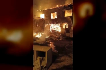İki katlı müstakil ev küle döndü, görme engelli bir kişi hayatını kaybetti 