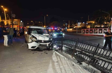 İki motosiklete çarpan sürücü ortalığı savaş alanına çevirdi: 1 ölü, 3 yaralı 