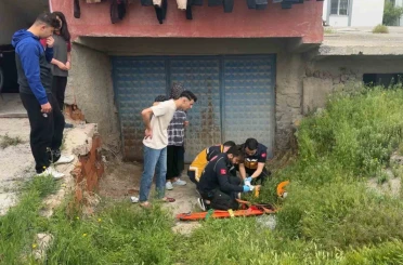 İki yaşındaki çocuk oynadığı 2. kattaki balkondan düştü 