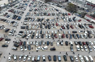 İkinci el oto pazarında buruk bayram 