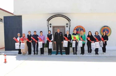 İl Jandarma Komutanı Vanlı’dan kadın personele ‘Anneler Günü’ kutlaması 