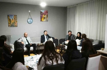 İl müdürleri, çocukların iftar sofrasına misafir oldu 