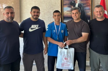 İl Müdürü Öztürk’ten Türkiye Şampiyonu Yaman’a kutlama 