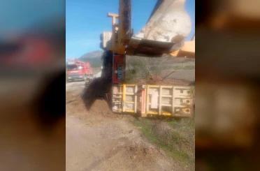 İl Özel İdareye ait tırın dorsesi yandı 