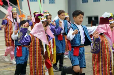 İlköğretim haftası kutlamalarında minik öğrenciler hünerlerini sergiledi
