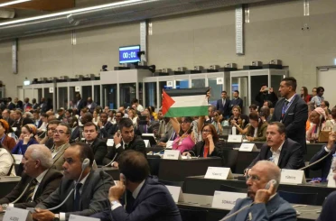 ILO Konferansı’nda Filistin’in ILO’ya geçici üyeliğinin iptalini isteyen İsrailli diplomata protesto 