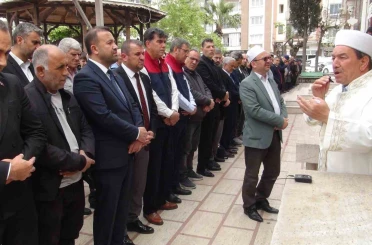 İmamın titreyen sesiyle konuşması duygulandırdı 