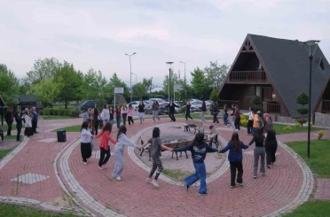 İnegöl’de gençlerin bilim kampı başladı 