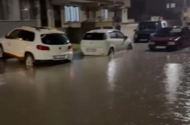 İnegöl’de sağanak hayatı felç etti 