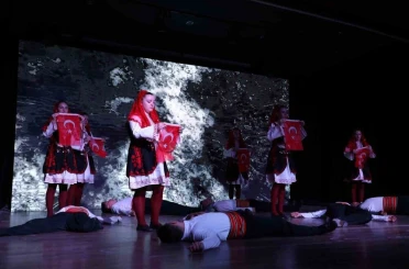 İnegöl’ün kurtuluşunun 103 yıllık hikayesi sahnede sergilendi 