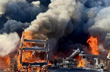 İngiltere’de 36 adet çift katlı otobüsün kullanılamaz hale geldiği yangında "kundaklama" şüphesi 